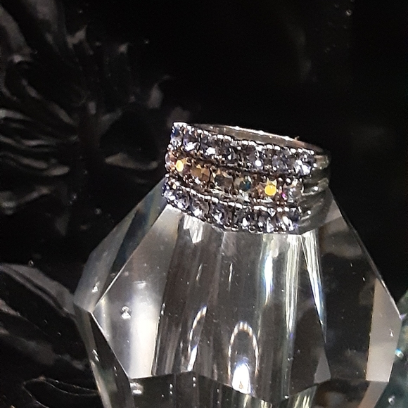 AUTH. SWAROVSKI ELEMENT GARNET RED BAND RING 9 - Picture 4 of 4